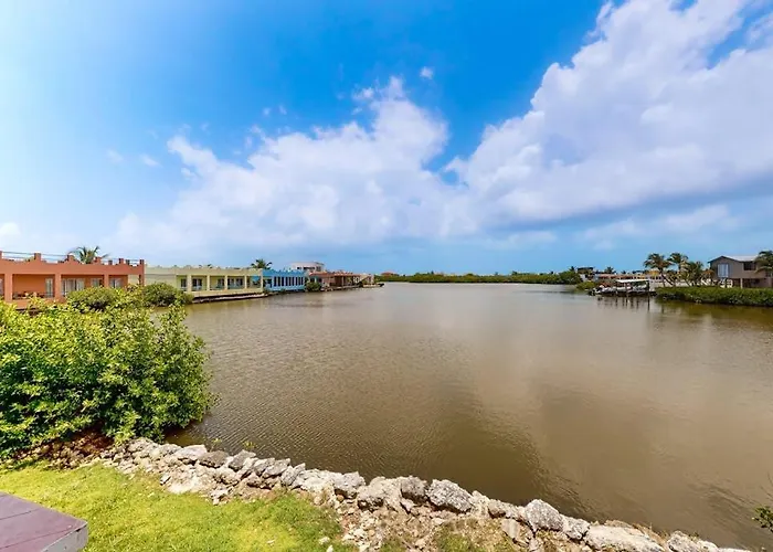 H103 @ Mara Laguna * San Pedro (Ambergris Caye)