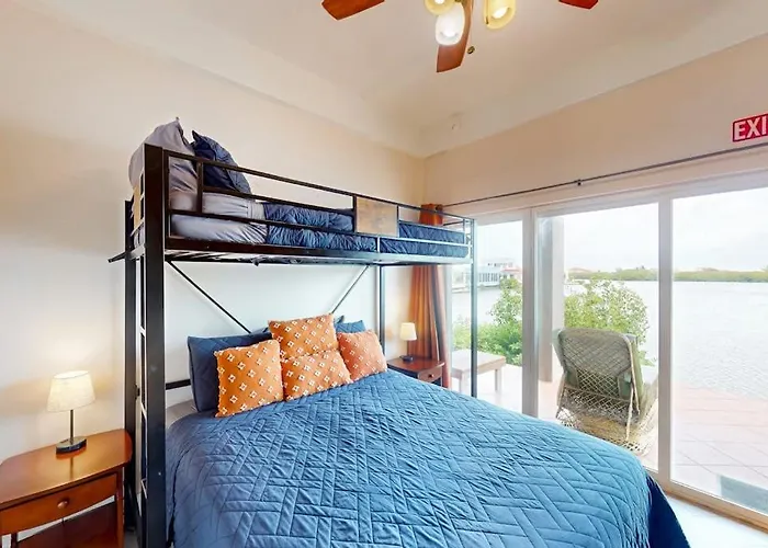 H103 @ Mara Laguna * San Pedro (Ambergris Caye)